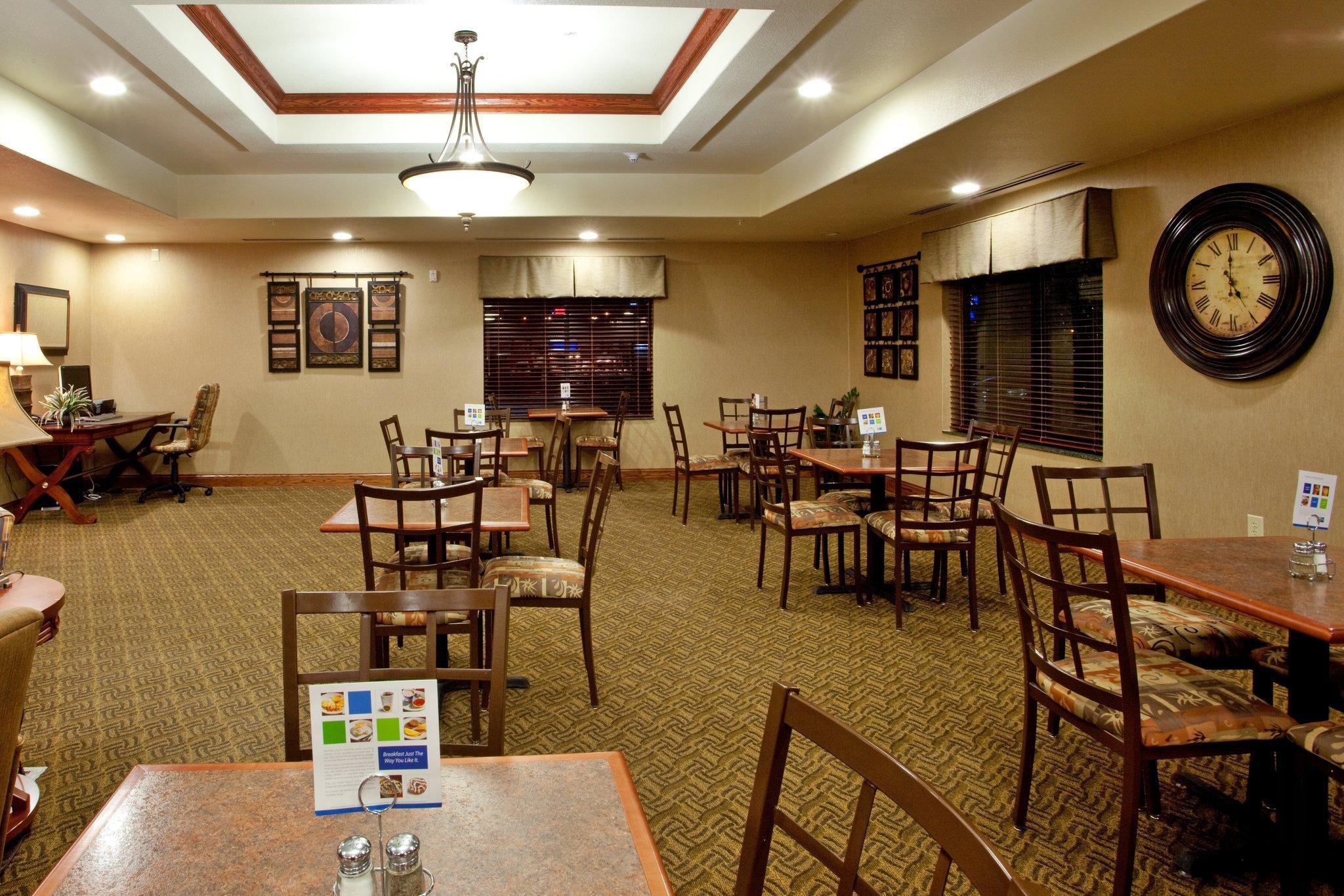 Holiday Inn Express Hotel & Suites Lewisburg By Ihg Exterior photo