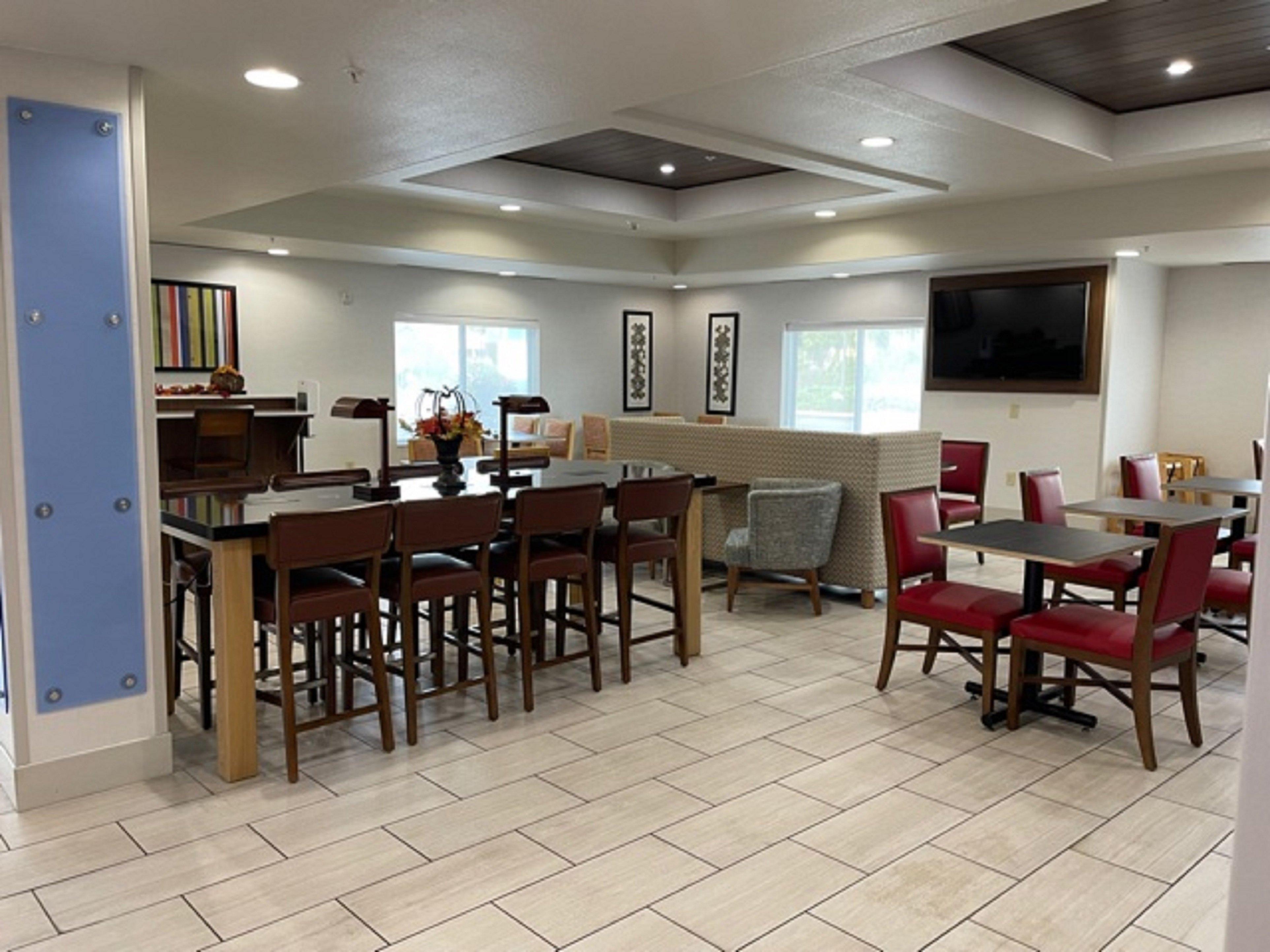 Holiday Inn Express Hotel & Suites Lewisburg By Ihg Exterior photo