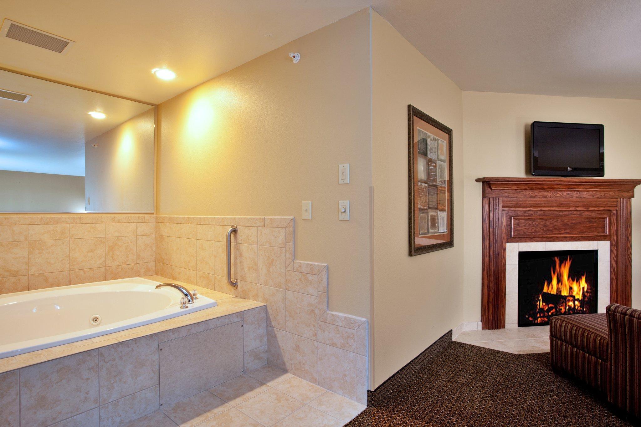 Holiday Inn Express Hotel & Suites Lewisburg By Ihg Exterior photo