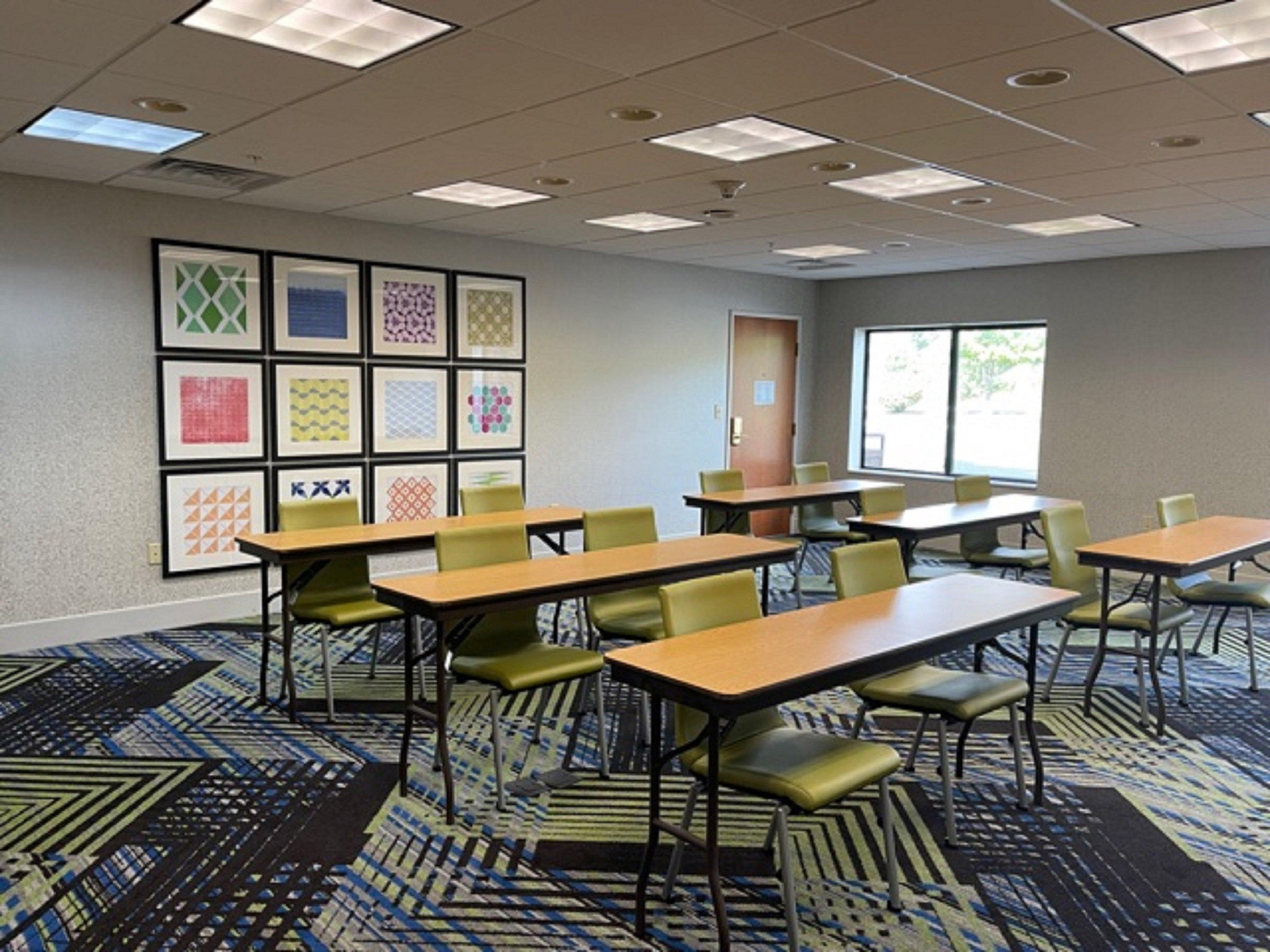 Holiday Inn Express Hotel & Suites Lewisburg By Ihg Exterior photo